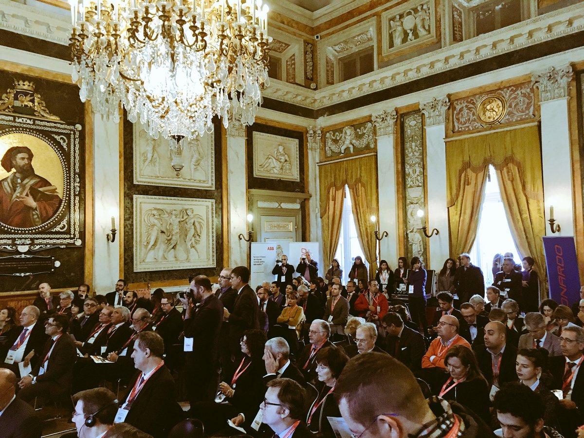 GenovaSmartWeek's tweet image. Carlo Silva #ClickUtility “Grandi numeri per la terza edizione della #GSWeek2017. Grazie ai Main Sponsor @Leonardo_IT @ABBItalia e @EnelGroupIT