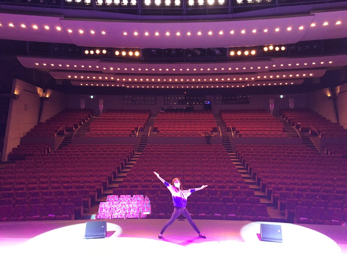 hanamariririri's tweet photo. 昨日SS無事に大千穐楽を迎えさせて頂きました！ケセラセラでの紹介の前にはキムさんと2人でポロポロ…、皆んなを駅でお見送りする時もポロポロ…それ程素敵な共演者の皆様に囲まれ充実した毎日でした！本当にありがとうございました！
お手紙やコメントもありがとうございました！#Secretsplendour https://t.co/oF4y7cfcQd