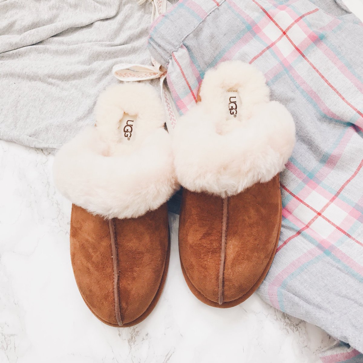 PsycheFashion's tweet photo. #GIVEAWAY! Win a cosy pair of UGG Scuffette Slippers (https://t.co/iVLYFtk4az). FOLLOW @PsycheFashion &amp; RT to enter. Ends midnight! 🙌🏼 https://t.co/16lGr1RmDi