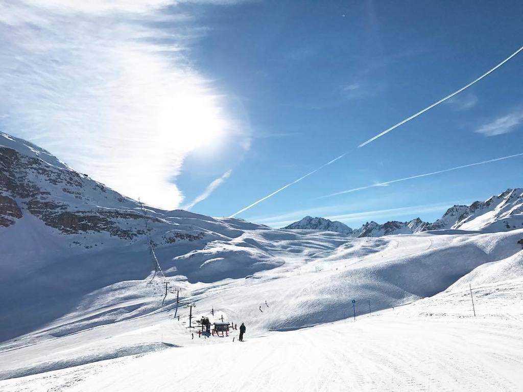 arcticjuicecafe's tweet photo. Countdown 5 days until lifts open ⏱⏱ Get your skis out and get down to arctic cafe to get fuelled up ready for a weekend of skiing! •
•
•
#liftsopen #valdisere #fuel2explore #motivation #adventure #coffeetime #juicetime #energyfood #energykitchen https://t.co/Y1aD6m2HPa https://t.co/ehcwohYr4F