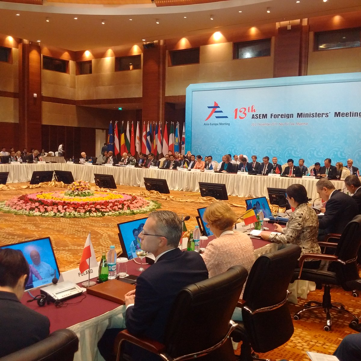 MSZ_RP's tweet photo. Wicemin. @mmagierowski podczas szczytu #ASEM #FMM13 w #Mjanma wziął udział w sesjach plenarnych dot. utrzymania pokoju w regionie, zrównoważonego rozwoju oraz przyszłości #ASEM https://t.co/T7lBfXroZA