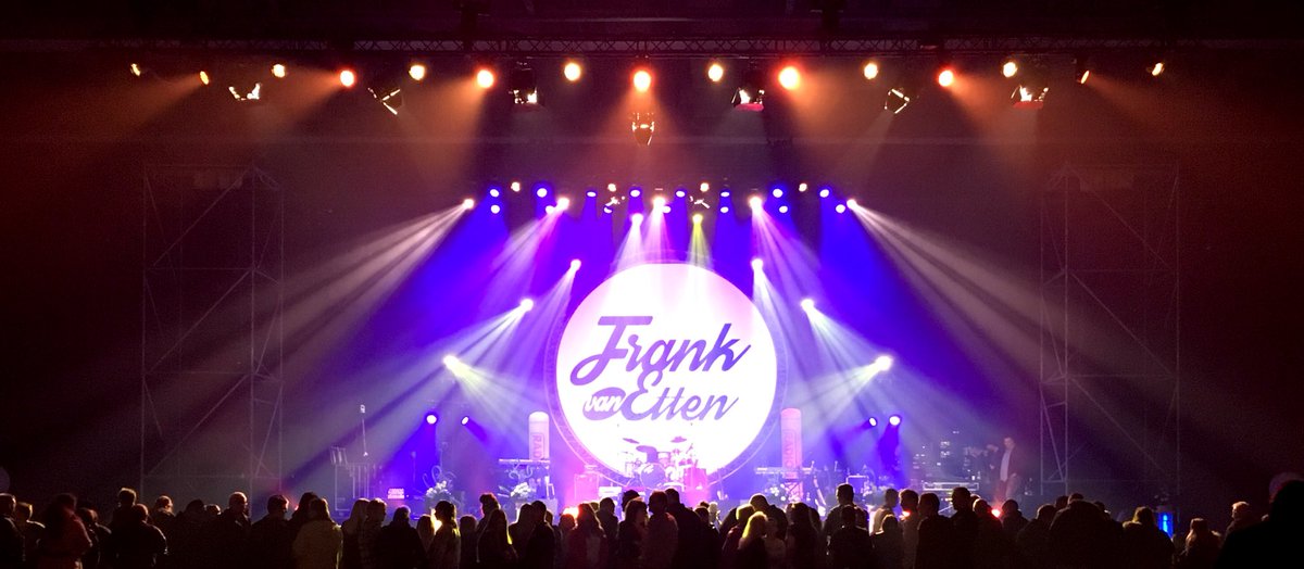 EventecNL's tweet photo. 15 jaar Frank van Etten. Dat moest gevierd worden met een groots concert voor 4000 man. 
Eventec leverde hiervoor licht, geluid, video, rigging en het podium. https://t.co/KO2OgPu3Ul