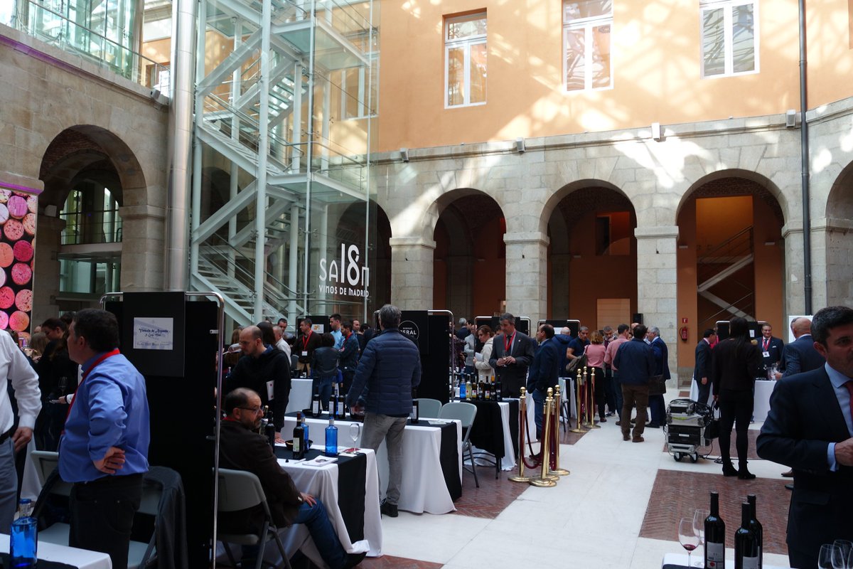 eventeas's tweet photo. #Eventeas ha asistido a la inaguración del XVIII Salon de los vinos de Madrid. El evento ha contado con la participación de 37 bodegas y durante la jornada los asistentes han podido disfrutar de catas y degustaciones de las diferentes bodegas. https://t.co/dmOpHbpxK3