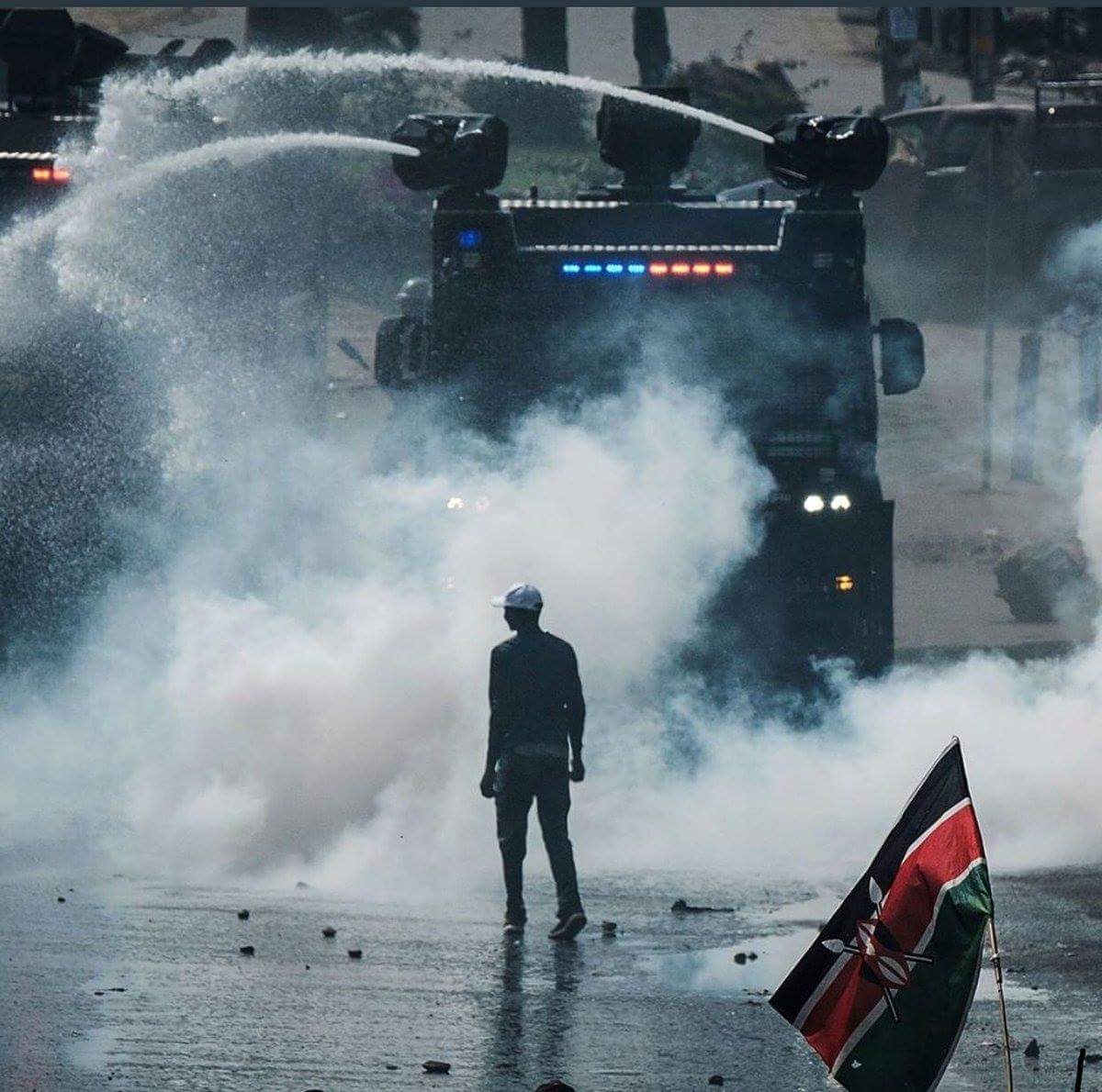Sudhirntv's tweet photo. Picture of the year during Raila Odinga's return which turned chaotic . #KenyaElections #kenyadecided #OdingavKenyatta https://t.co/4OIickahDe