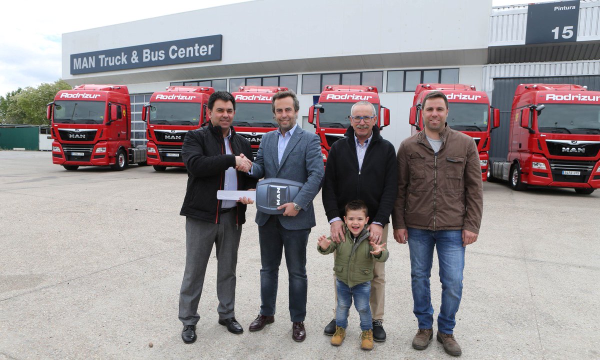 Transporte3's tweet photo. #Rodrizur adquiere tractoras @MAN_Iberia #TGX.
👉 https://t.co/ZmKhaZnzEd https://t.co/SCRsLJ5ckG