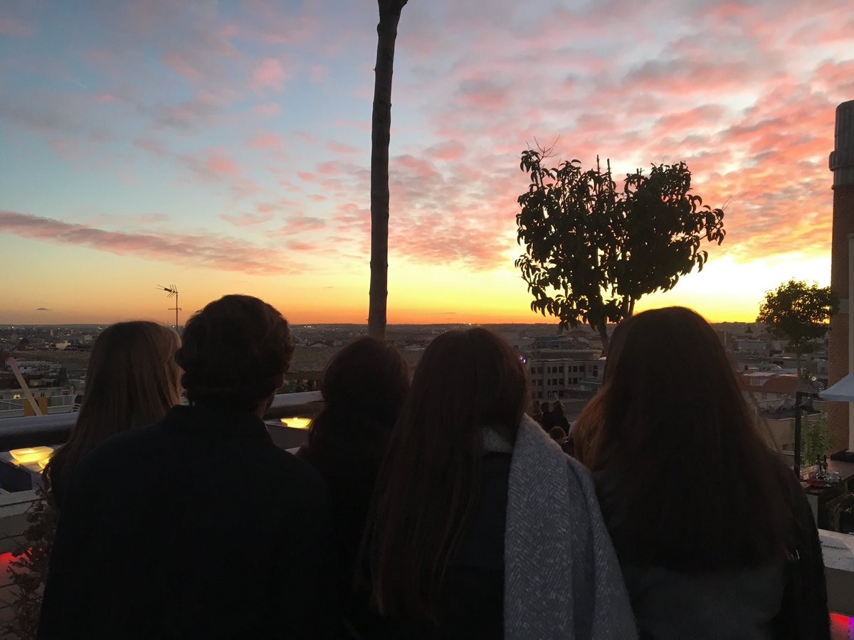 madrid_erasmus's tweet photo. En la semana passada fuimos a el círculo de bellas artes con nuestros amigos de Portugal. Fue increíble 😉 https://t.co/JwTd6Ymwea