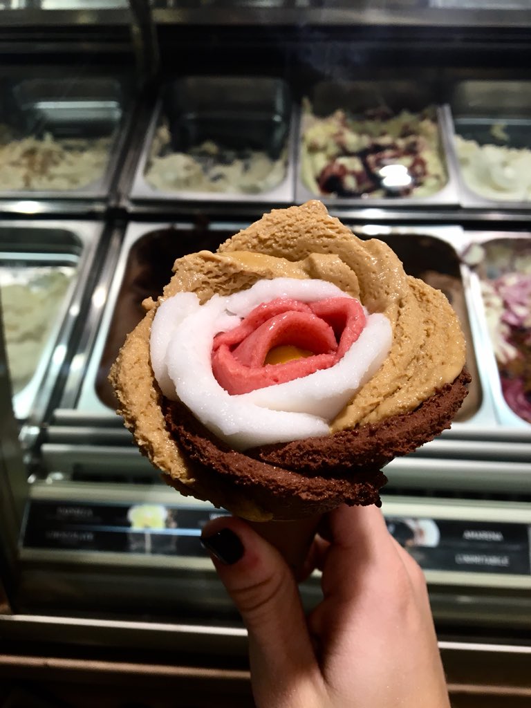 madrid_erasmus's tweet photo. los dos mejor helados que hemos comido aqui 😋 https://t.co/Q8IEC6koCM