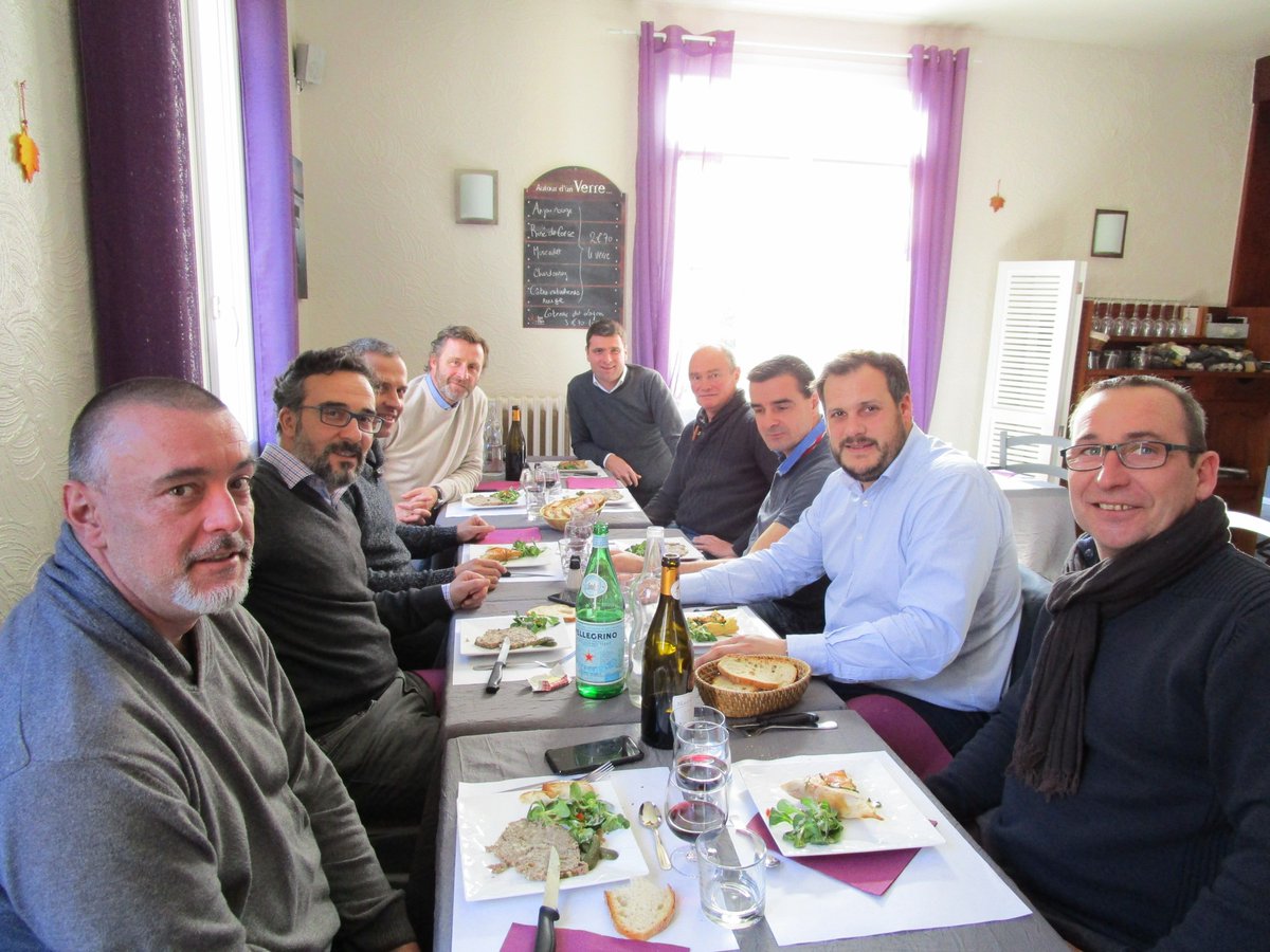 [Clin d'oeil] 😉

Appel à la convivialité après une (dure) séance de travail ! Personne ne manquait !