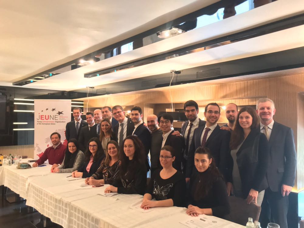 GIConfcommercio's tweet photo. #GIConfcommercio alla guida dei giovani europei: @andreagelfi eletto presidente di @JEUNEorg,associazione che rappresenta 1,6 mln di imprese gestite da giovani imprenditori in #Europa. "Bel riconoscimento del ruolo di @Confcommercio, un risultato importante" @AlessandroMic14 https://t.co/0ST3scd8fj