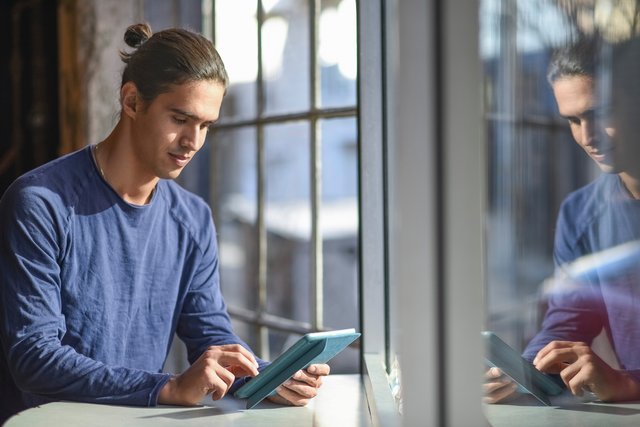 BasVanDorsten's tweet photo. REPLAY What does @Oracle Intelligent #Bot &amp; #Mobile #Cloud mean to our Mobile @Oraclepartners @Oracleemeaps #EMEAps https://t.co/kIoWio0KH0 https://t.co/w52CelBoxO