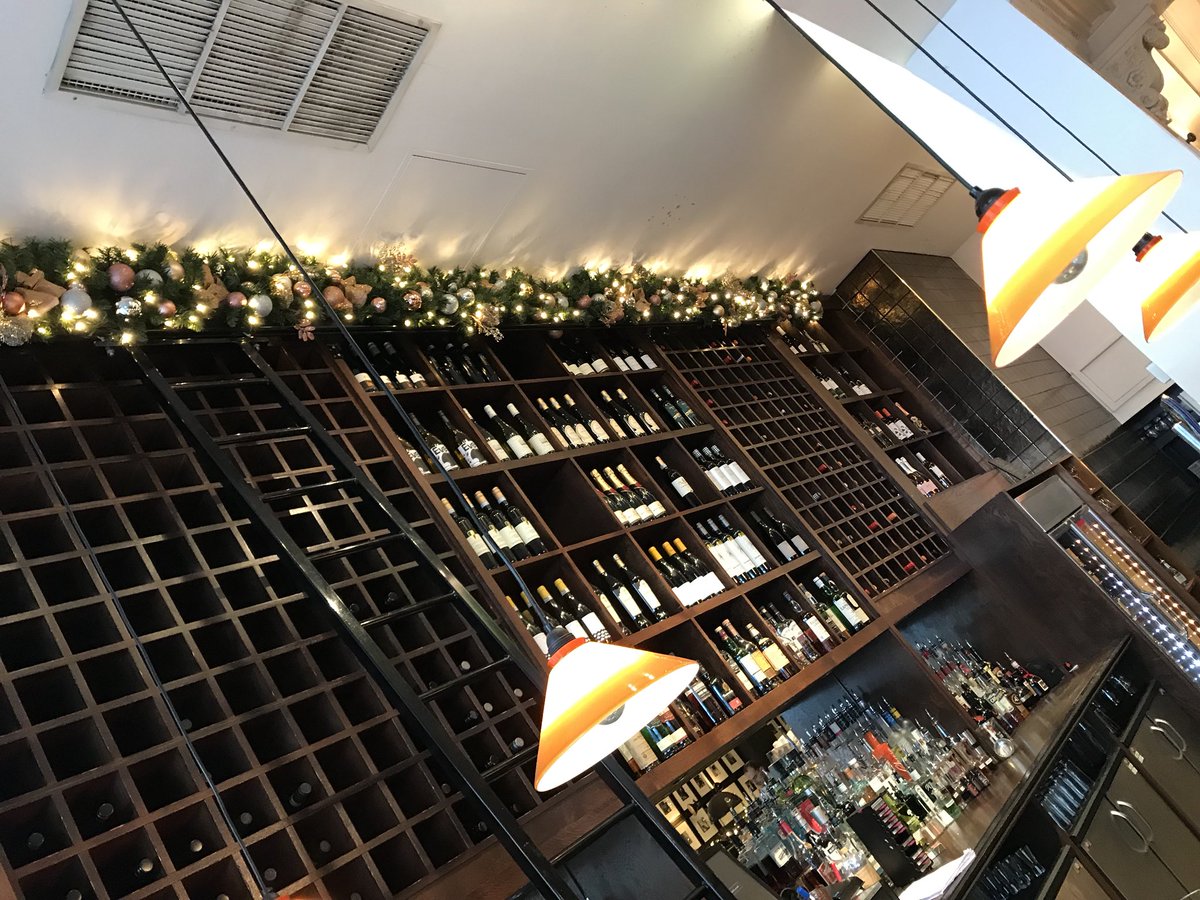 ChristmasDecEdi's tweet photo. We had the pleasure of installing Christmas to one of our favourite restaurants @GUSTOEdinburgh it’s worth a visit! #Edinburgh #Christmas https://t.co/ojFlQZNJ3w