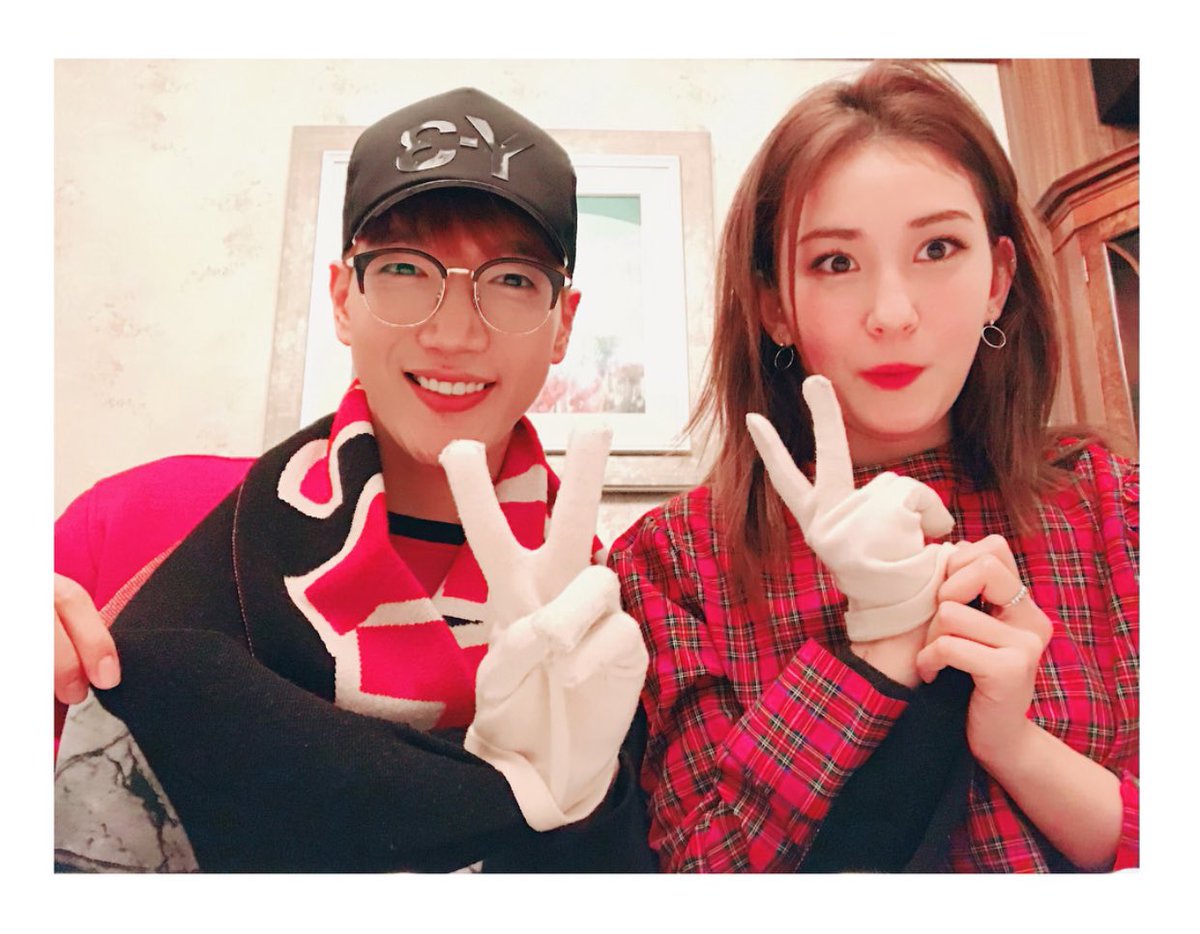 OnlyU0115's tweet photo. 저 목도리 진짜 오랜만이다...😍😘
https://t.co/s6IRRirS83 https://t.co/he2XiNReXG