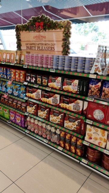 SimplyCornish's tweet photo. Our best selling shortbread biscuits looking fabulous in Singapore https://t.co/3Q7dP94Mig