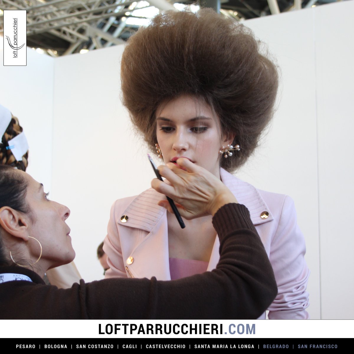 LoftHairstylist's tweet photo. On Hair by Cosmoprof
Italian Hairdressing Award 🥇 2017
With #MatteoSusini into the backstage! https://t.co/LQnEbNjZrx