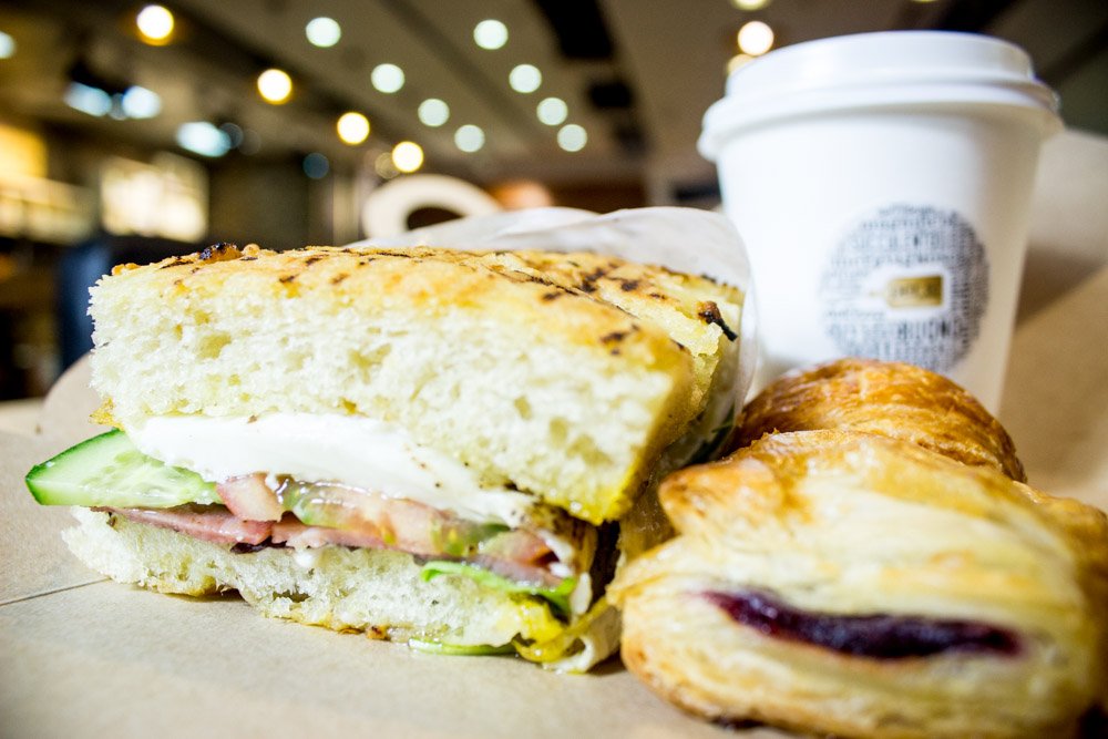 To be hungry is bad #business! Pick up #breakfast and #lunch to go and choose from a range of delicious paninis!  لا تجوع و إحنا موجودين! زورونا في فرع الخليج التجاري و تمتعوا بفطور شهي و سندويشات لذيذة! 
perte.ae