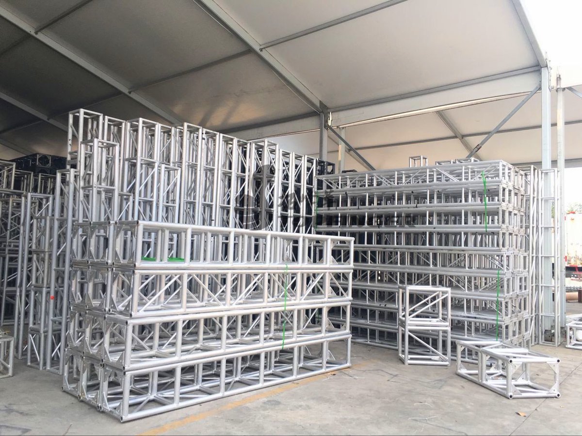 Nicklamsuper's tweet photo. #truss Christmas is coming soon,busy day...Need to ship all them out these 2 days for client's Christmas project lol.😝 Alibaba store for your reference: https://t.co/Ujes64ngKJ https://t.co/IrR0ZAQopj