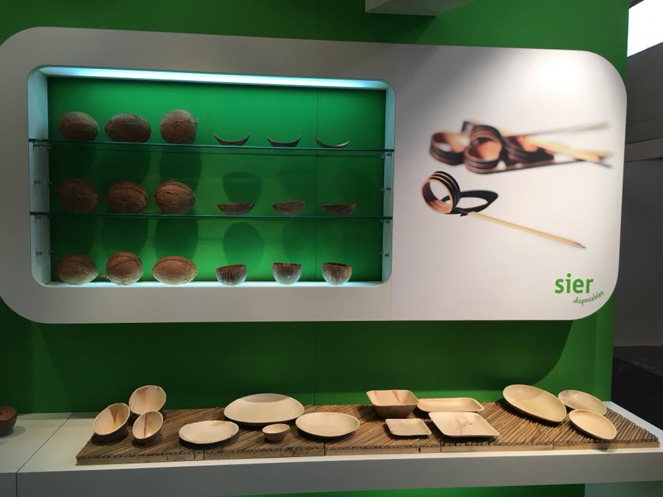 Sierdisposables's tweet photo. Bezoek onze stand op de #horecaexpo en bekijk ons #duurzame assortiment van #PLA, #FSC hout, #palm, #kokosnoot, #bagastro https://t.co/S4dpSJVv1m
