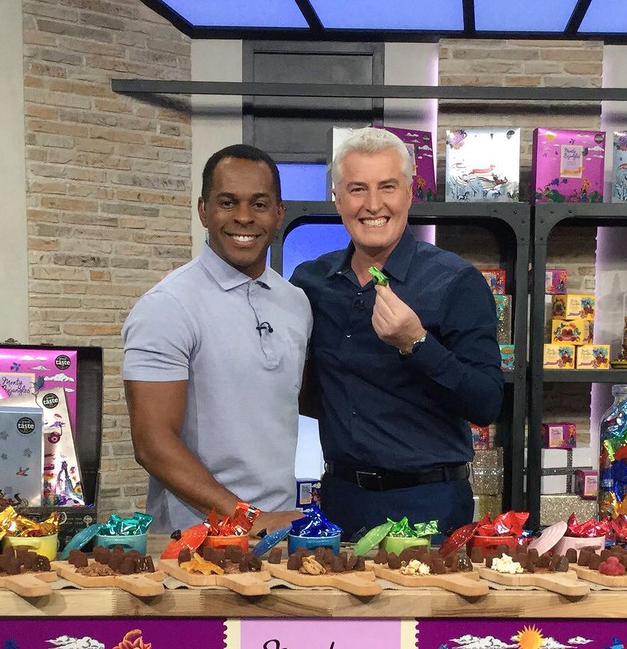 Hope you can join Andi and I at the earlier time of 6pm tonight for <a href="/andipeters/">Andi Peters</a> Food Fest <a href="/qvcuk/">QVC UK</a> 🍪🍗🍽