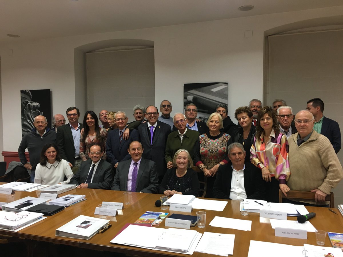 CDL_Madrid's tweet photo. Los Colegios Oficiales de Docentes se reunieron el 17 y 18 de noviembre. Piden más reconocimiento para la Educación y para el profesorado  en la futura Ley de Servicios https://t.co/ASdPReDdLx