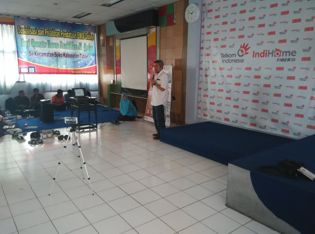 blcbjn's tweet photo. Pelatihan EMIS Online di BLC Telkom Bojonegoro, dibuka oleh kakandatel Bpk Arif Nugroho. cc. @_funtastic5_ @TelkomIndonesia #GEMATREG5 #BLCTELKOM https://t.co/jh5l8XvWs2