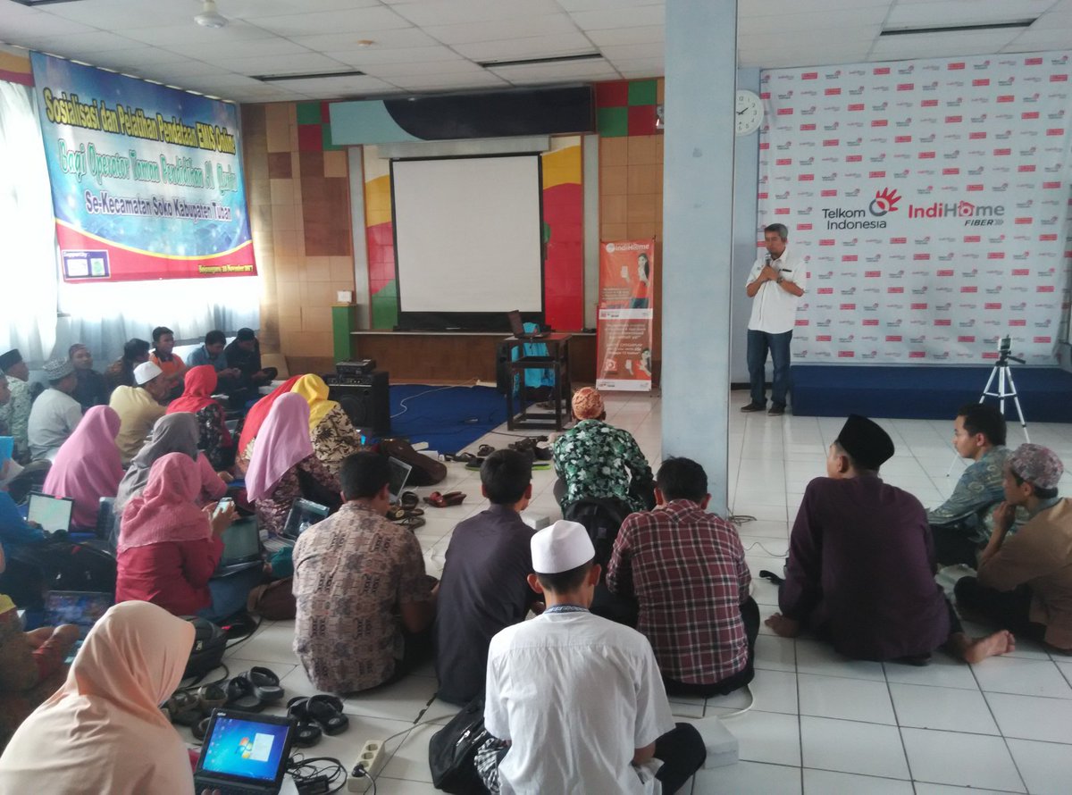 blcbjn's tweet photo. Pelatihan EMIS Online di BLC Telkom Bojonegoro, dibuka oleh kakandatel Bpk Arif Nugroho. cc. @_funtastic5_ @TelkomIndonesia #GEMATREG5 #BLCTELKOM https://t.co/jh5l8XvWs2