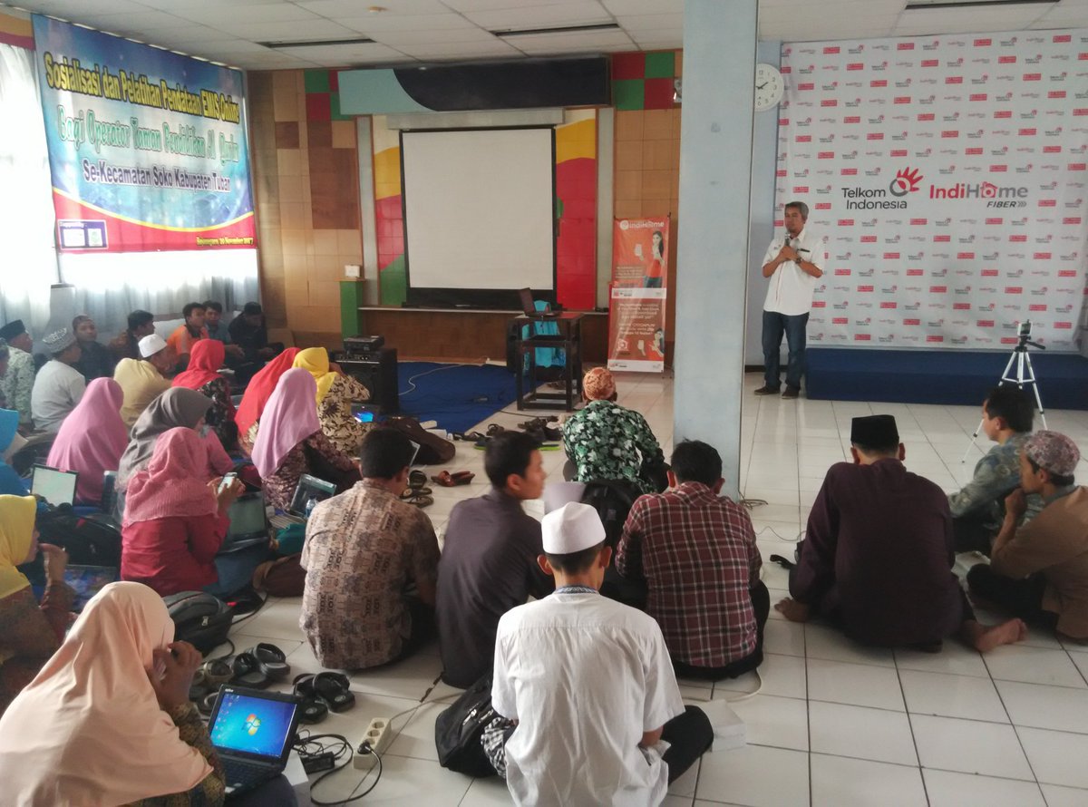 blcbjn's tweet photo. Pelatihan EMIS Online di BLC Telkom Bojonegoro, dibuka oleh kakandatel Bpk Arif Nugroho. cc. @_funtastic5_ @TelkomIndonesia #GEMATREG5 #BLCTELKOM https://t.co/jh5l8XvWs2