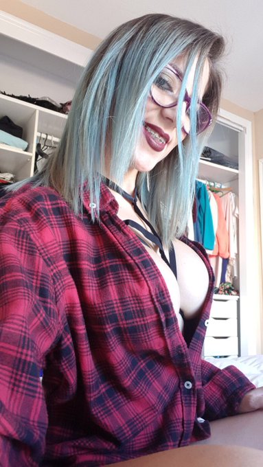 Pasa un #FelizLunes junto a mi escote &iquest;te apetece? Te espero en mi webcam seguidores https://t.co/H8UywzRvGJ<a href="/tag/felizlunes"class="tags">#FelizLunes</a>