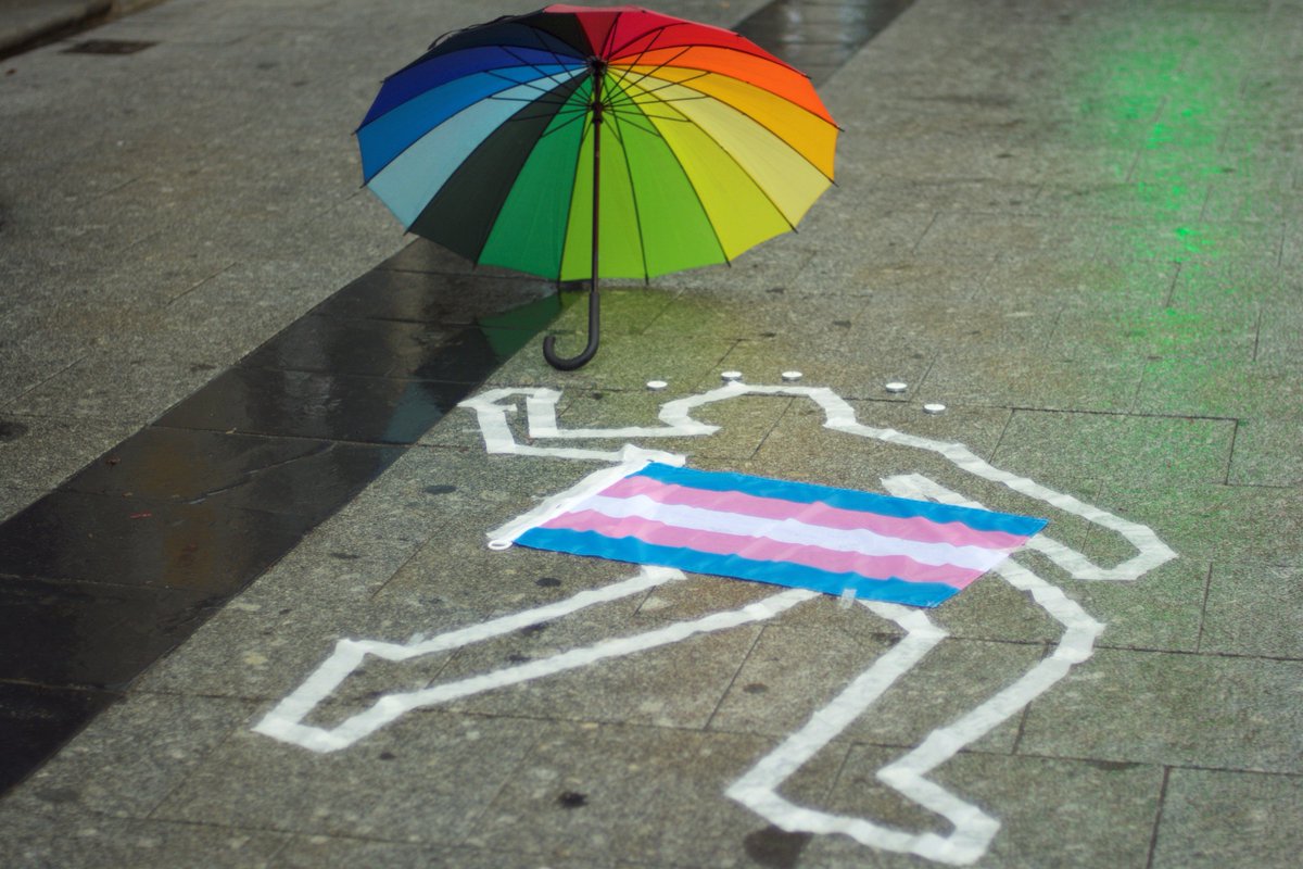 Avui, 20 de novembre, és el Dia de la Memòria Trans.Avui recordem totes aquelles persones trans que han sigut discriminades, maltractades i assassinades pel fet de ser-ho.No en volem ni un@ menys entre les nostres files. PROU VIOLÈNCIA CONTRA LES PERSONES TRANS #20N #MemoriaTrans