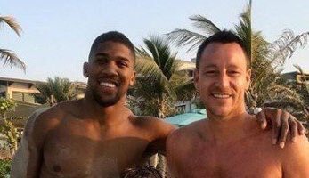 SundayChants's tweet photo. When you realise Amir Khan is in the jungle for a few weeks and his wife is home alone. 😂😂 https://t.co/NwzET90Ajc