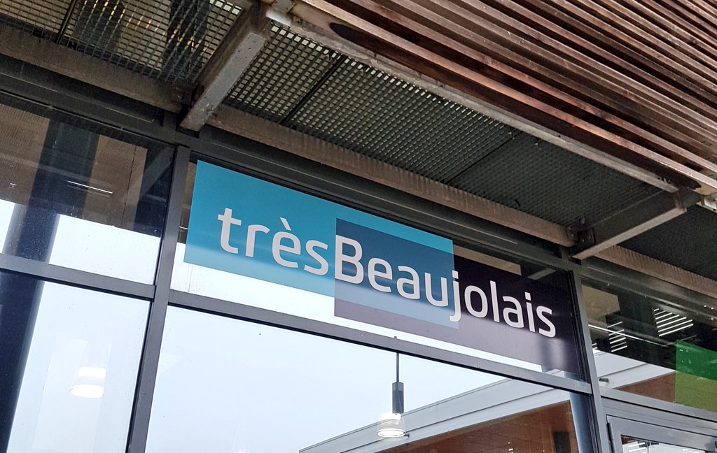 FNTV_Auv_RAlpes's tweet photo. Présentation du projet d'implantation de station #GNV à Villefranche sur Saône pour le transport de #voyageurs et de #marchandises. Le maillage du territoire s'organise ! @JBMaisonneuve @AutMaisonneuve  @groupekeolis #carsplanche @FNTVFrance @FNTR @tresBeaujolais https://t.co/umBPTPSmwU