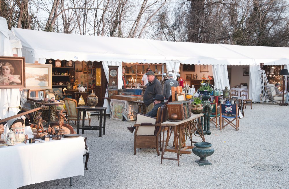 Homes & Antiques tweet media