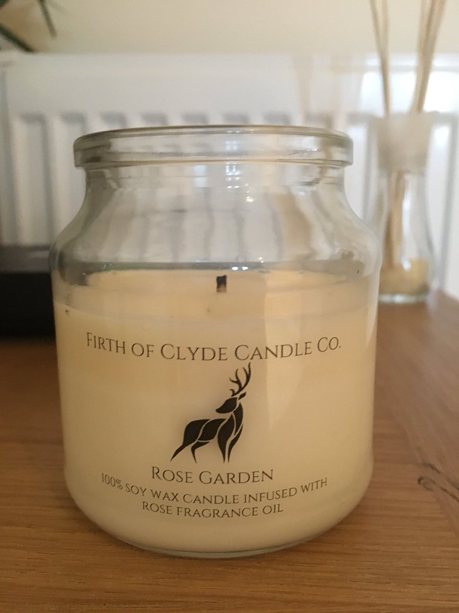 FirthofClydeCC's tweet photo. Q. What does a good quality candle look like burning?
A. An even burn across the wax. No tunnelling or flickering, it ensures max burn time & fragrance throw. The 2nd picture is the day after - after its been left to cool & the wick correctly trimmed #candle #soywax https://t.co/LHIq0gN37N
