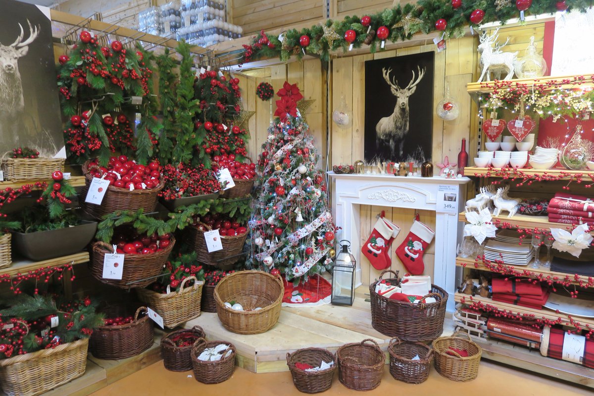 laptiteperruche's tweet photo. Quoi de mieux que faire un peu de #shopping pour se mettre dans l'ambiance de #Noel ? ☃️❄️😊
#decoration #espritdenoel https://t.co/8iXiG740s1