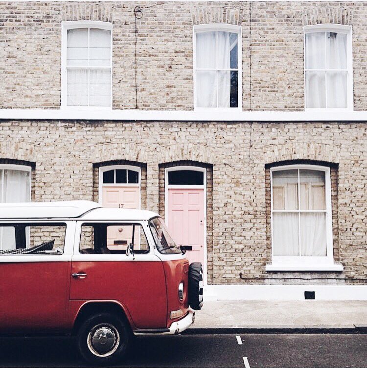 pdn_london's tweet photo. Rolling into a new week.... Start your #Monday with a bold pop of colour! #PDN 💫 https://t.co/m1EV9yZSe4
