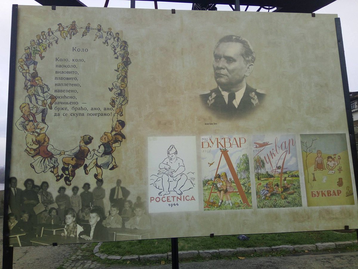 Beograd202's tweet photo. Izložba „Bukvari i bukvarska nastava kod Srba" je postavljena na Savskom šetalistu na #Kalemegdan-u. Povod je - 420 godina od izdavanja prvog štampanog Bukvara kod Srba. Autorka izložbe je Branislava Jordanović, muzejski savetnik u penziji.
Radio i foto: Vanja Savić
#bukvar https://t.co/WD91Mg4Pfe