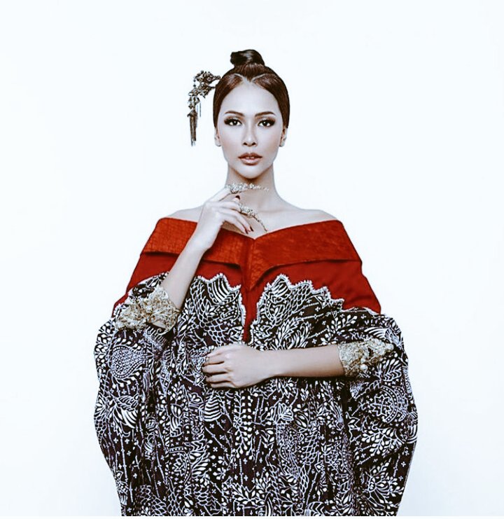 #MissUniverse #Indonesia 
Jangan pelit cuma retweet doang
Ayo dukung bunga jelita