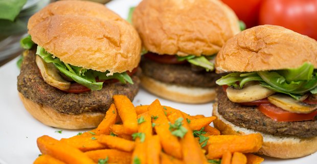 This recipe is a delicious meatless mainstay, and the cayenne gives a little spice. Try topping your burger with fresh salsa and avocado - blendtec.com/recipes/black-…