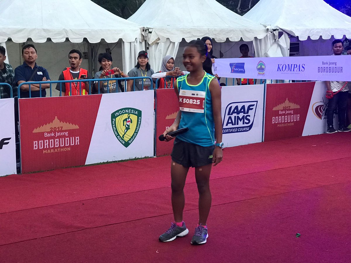 budparekrafjtg's tweet photo. Warna warni di Bomar #BorobudurMarathon2017 jepretan admin nih... nice yak😊🙋
#BJBM2017
#JatengGayeng https://t.co/4ISKDgCbom
