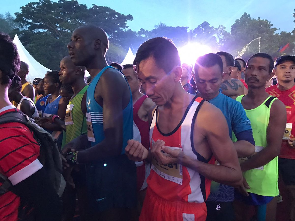 budparekrafjtg's tweet photo. Warna warni di Bomar #BorobudurMarathon2017 jepretan admin nih... nice yak😊🙋
#BJBM2017
#JatengGayeng https://t.co/4ISKDgCbom
