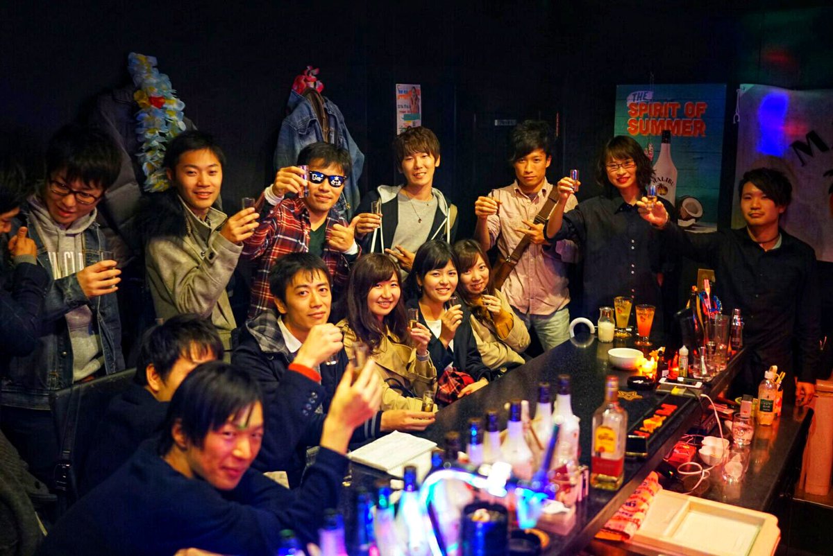 FuckingMagic_92's tweet photo. 【Bar✽~穴流~】

先週末もみんなありがとう🙇🏼✨

過去最多の17人での
テキーラ乾杯👏👏👏

速攻でテキーラなくなりました笑笑

毎日やってます！
ぜひ気軽に来てくださーい

#錦三丁目
#Bar穴流
#テキーラ
#シャンパン
#キチガイ
#パリピ https://t.co/GsKHacjUZu