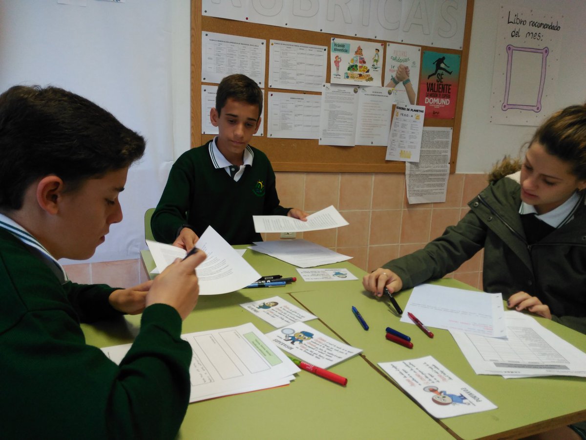 sergmata1's tweet photo. En #HistoriasHistorias#Historias aprendemos las maneras de contar #ComparaContrasta Cuento, Cómic, Noticia @CeDeC_intef #ProyectoEDIA @bloggeando | @fvictoria_es https://t.co/ls79LhckZ2