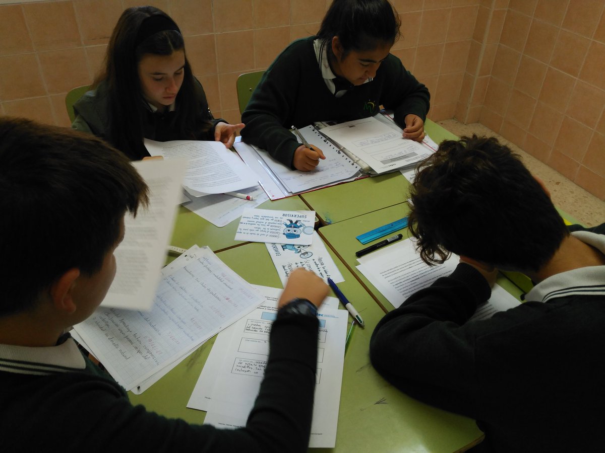 sergmata1's tweet photo. En #HistoriasHistorias#Historias aprendemos las maneras de contar #ComparaContrasta Cuento, Cómic, Noticia @CeDeC_intef #ProyectoEDIA @bloggeando | @fvictoria_es https://t.co/ls79LhckZ2