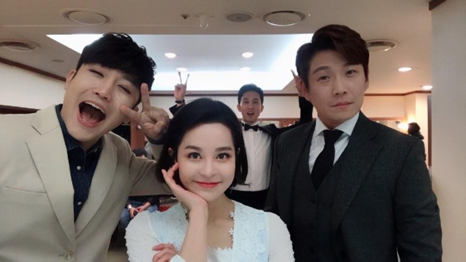 doublek_ent's tweet photo. 제 6회 예그린 뮤지컬 어워드
잠시후 뮤지컬 <인터뷰>팀의 축하공연이 진행됩니다 :)
.
.
.
. 
네이버 TV에서 생중계로 보실수있습니다
제 6회 예그린뮤지컬어워드 실황​
https://t.co/HqwHYOMKqL

#민영기 #이용규 #김주연
#뮤지컬 #인터뷰 #예그린뮤지컬어워드 https://t.co/0TaCMXkndF