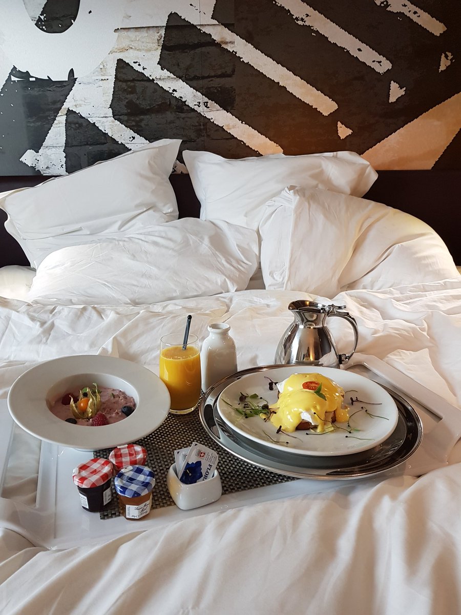 Elena Schillaci tweet media