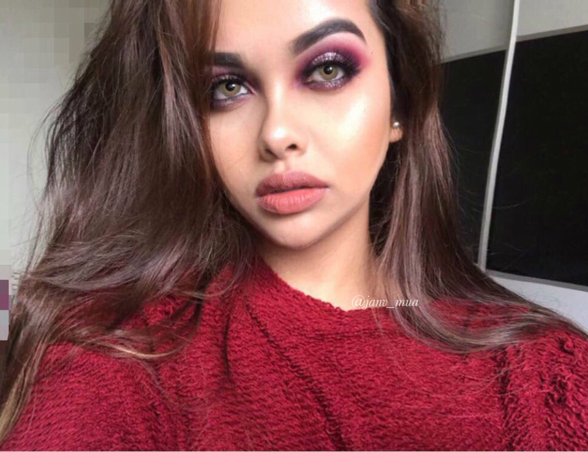 janv_mua's tweet photo. @BenefitBeauty #helloFLAWLESS foundation💁🏻‍♀️ @ABHcosmetics #DipBrow #ABHBrows matte lipstick plumeria as eyeshadow @JeffreeStar @MannyMua733 Eclipse @MACcosmetics Taupe #lips @INGLOT_USA glitter pigments #inglot @SigmaBeauty brushes✨✨✨ https://t.co/BWpXzSgReM