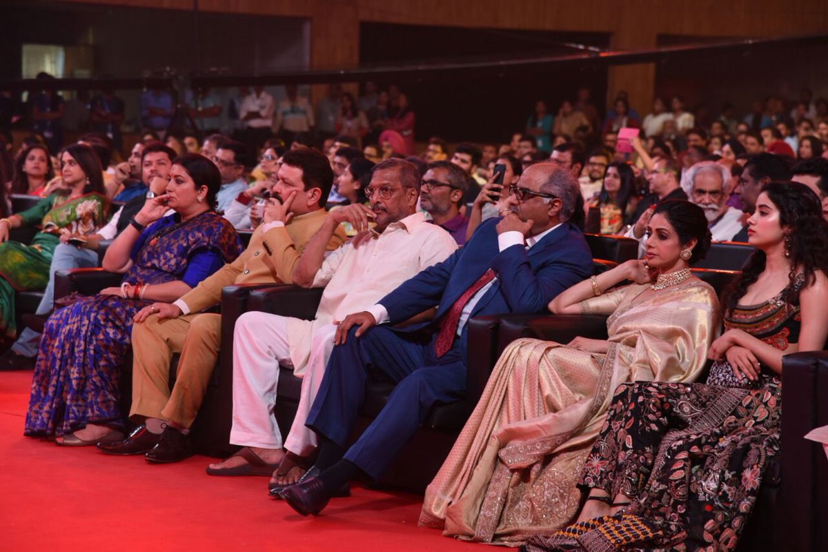 manoharparrikar's tweet photo. An air of excitement as @iamsrk throws open @IFFIGoa 2017. On behalf of every Goan, I extend a warm welcome to the students, patron, actors, creative artists, and technical artists to the creative and brilliant world of cinema. https://t.co/nox3LKBody