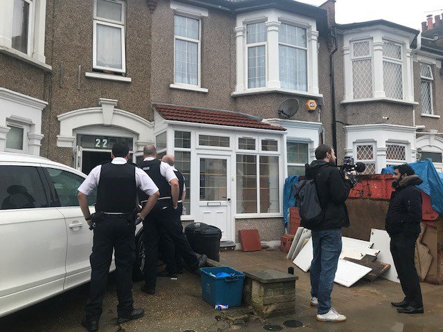 It's been a very eventful morning filming for #NightmareTenantsSlumLandlords.  We're carrying out a High Court eviction in #Ilford and the police have already had to be called - Another day, another subletting scam, another eviction #Essex #Landlords #Eviction