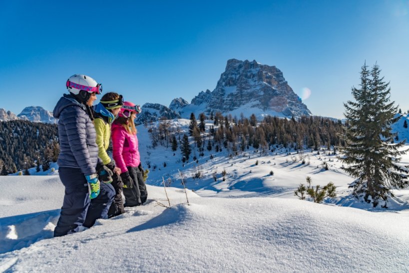 La neve quest’anno si è presentata in orario e manca davvero poco al 25 novembre. Ecco le novità per la stagione 2017/18 e le piste aperte per il prossimo fine settimana!
goo.gl/RJp3yk
