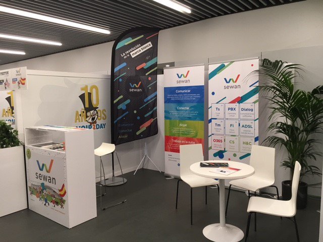 Sewan_ES's tweet photo. Agradecer a todo el equipo de @voip2day @avanzada7 @MontseBonastre por lo bien que lo pasamos. Repetimos seguro #loveVoIP #VoIP2DAY17 Mención especial para el honorable @oej y su carisma que contagia a todos y a nuestros partners @eformedia @mildmac #lovepartners GRACIAS https://t.co/6uT3Lm72MR