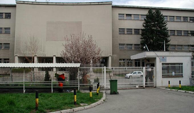 SLOBODANPETRO19's tweet photo. @serbia_forever Ne moraš da brineš @serbia_forever gde ćeš,ni ti ni tvoji saborci iz @sns_srbija jer ova  ustanova u ulici Bačvanska 14 vas sa radošću čeka! https://t.co/NBqgme2SJO